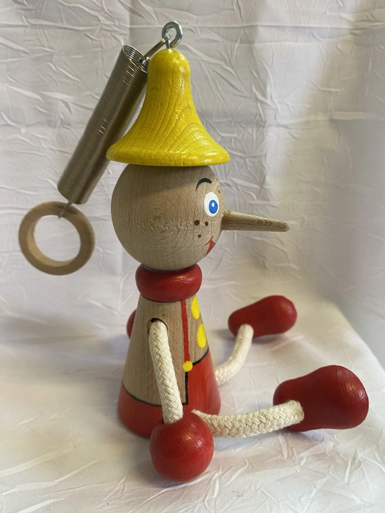 Figurka na pružině - Pinocchio se žlutým čepečkem