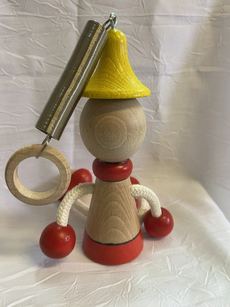 Figurka na pružině - Pinocchio se žlutým čepečkem